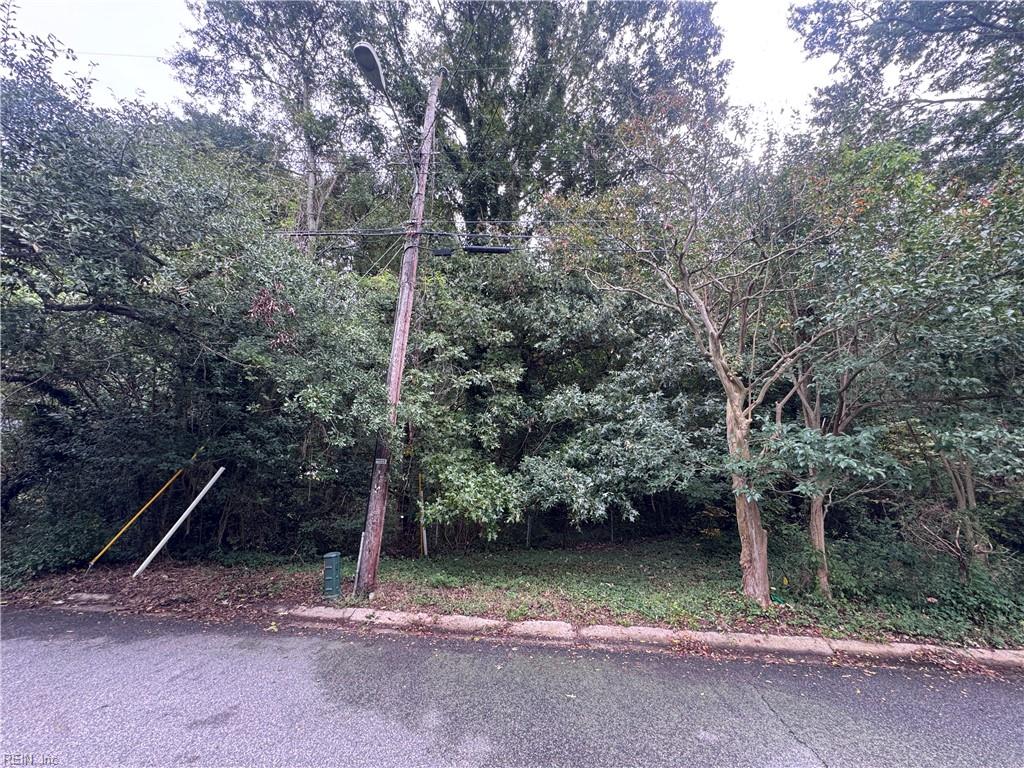 8264 Fernwood Dr Property Photo 4