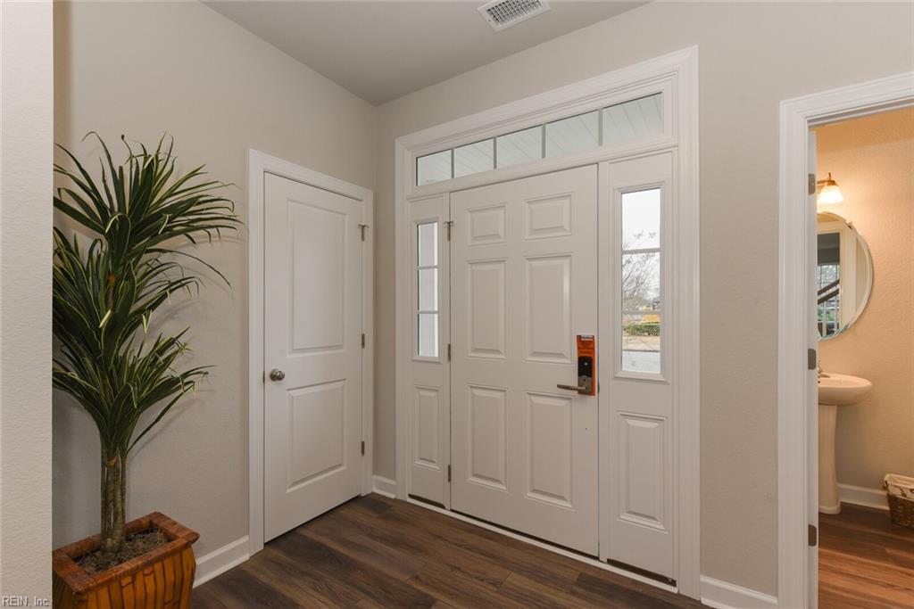 1011 Cedar Tree Ct Property Photo 4