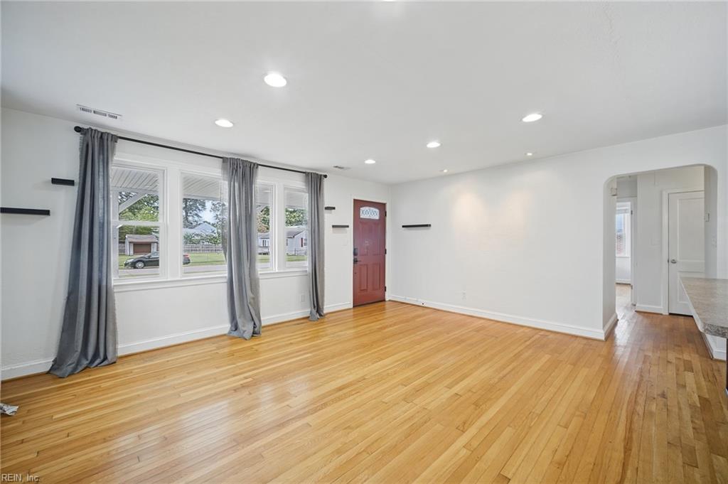 5221 Bonneydale Rd Property Photo 8