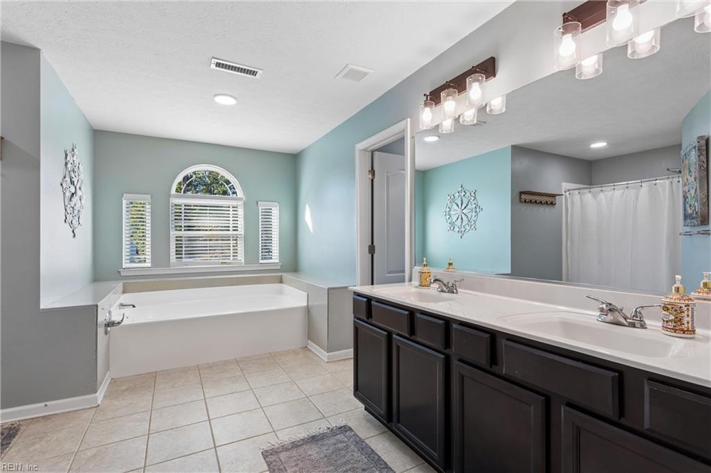3894 Ordinary Loop Property Photo 3