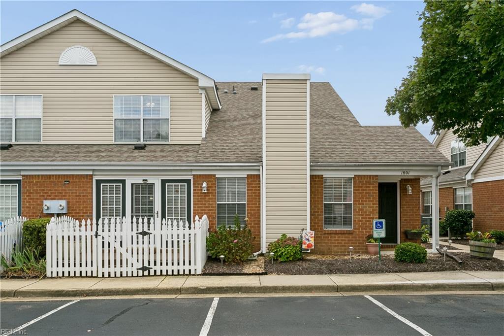 1801 Westgate Cir Property Photo 2