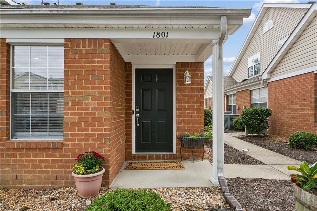 1801 Westgate Cir Property Photo 3