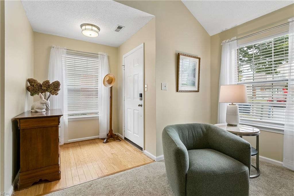 1801 Westgate Cir Property Photo 5