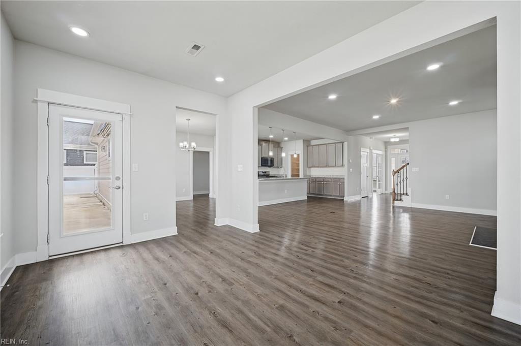 100 Chalmers Dr Property Photo 10