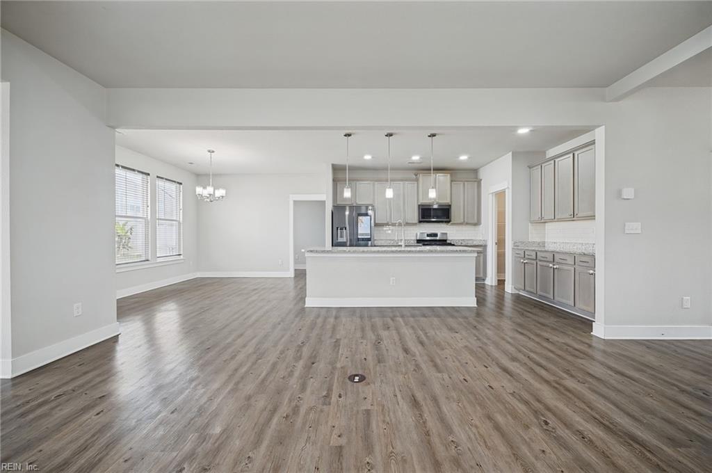 100 Chalmers Dr Property Photo 11