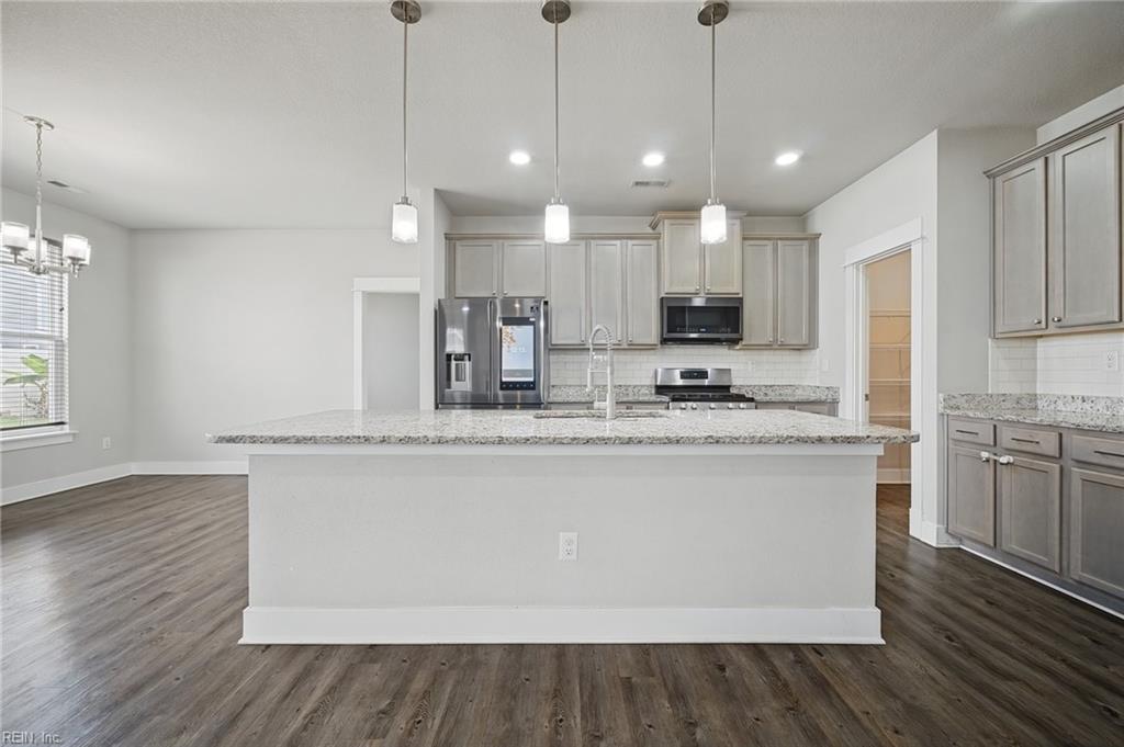 100 Chalmers Dr Property Photo 12
