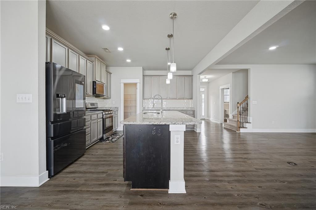 100 Chalmers Dr Property Photo 13