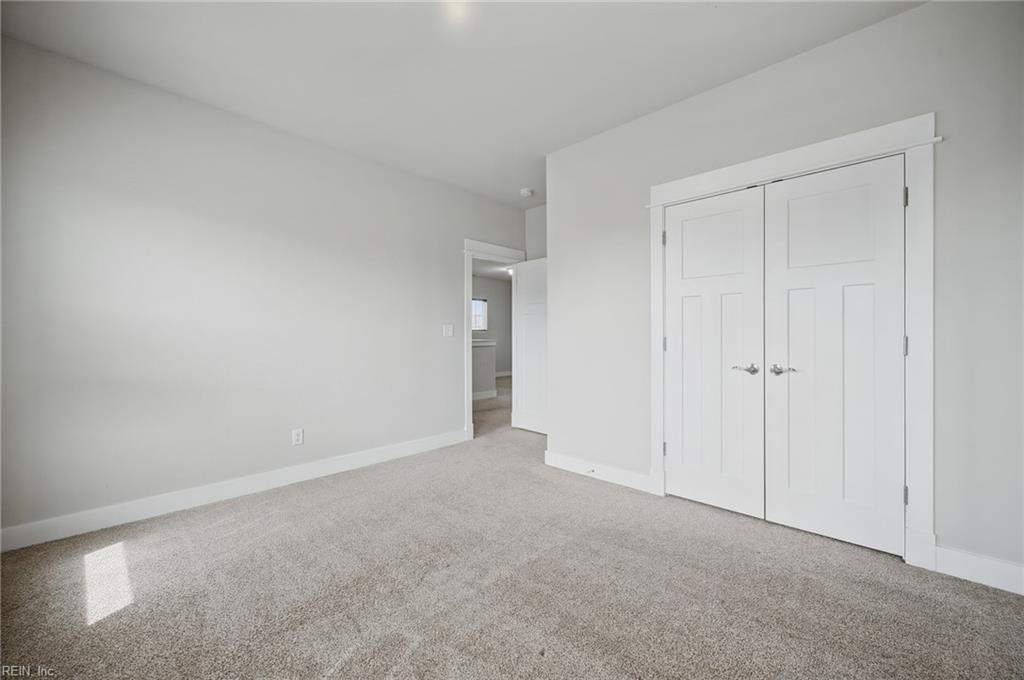 100 Chalmers Dr Property Photo 17