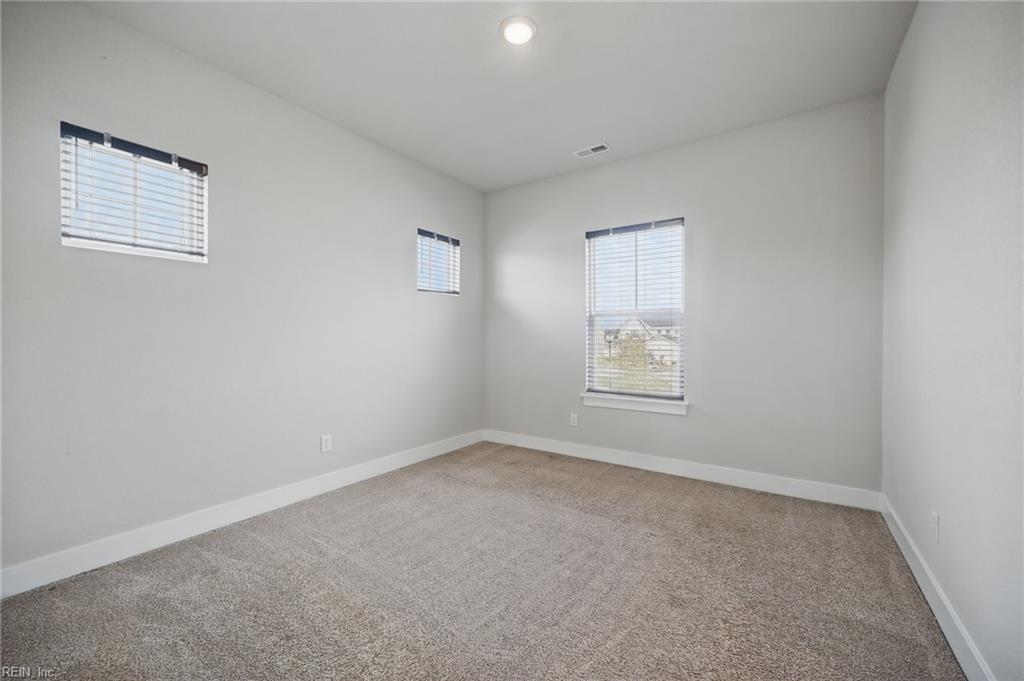100 Chalmers Dr Property Photo 21