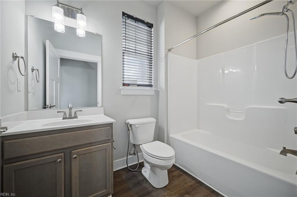 100 Chalmers Dr Property Photo 32
