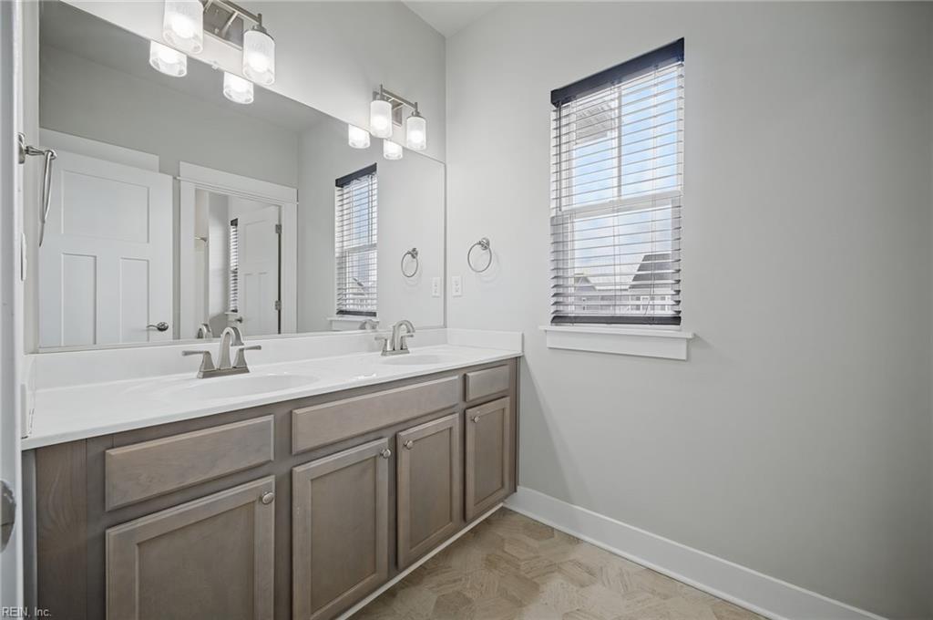 100 Chalmers Dr Property Photo 33