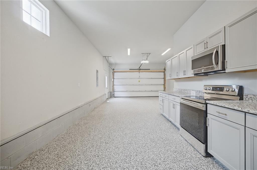 100 Chalmers Dr Property Photo 44