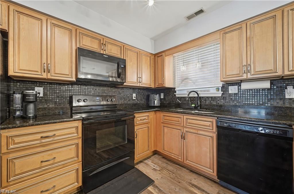 853 Yorkshire Ln Property Photo 10