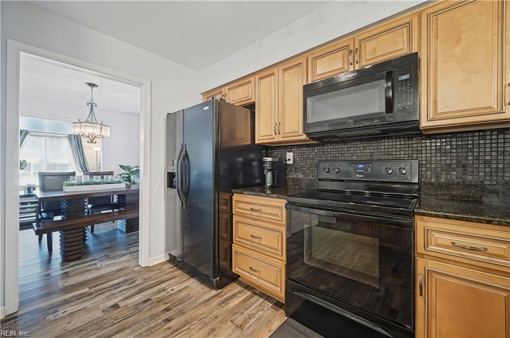 853 Yorkshire Ln Property Photo 11
