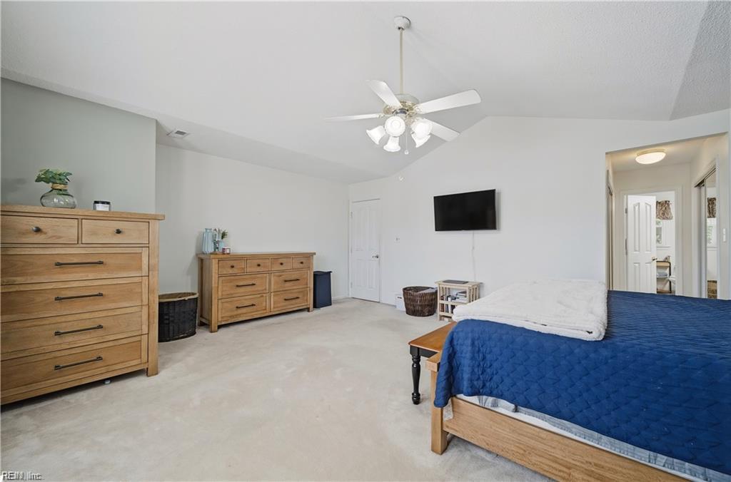 853 Yorkshire Ln Property Photo 16