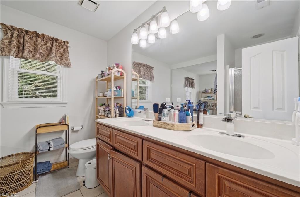 853 Yorkshire Ln Property Photo 17