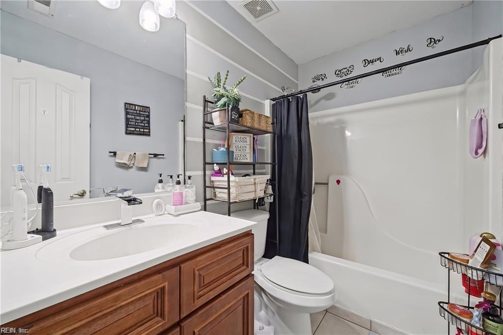 853 Yorkshire Ln Property Photo 22
