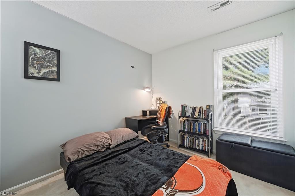 853 Yorkshire Ln Property Photo 23