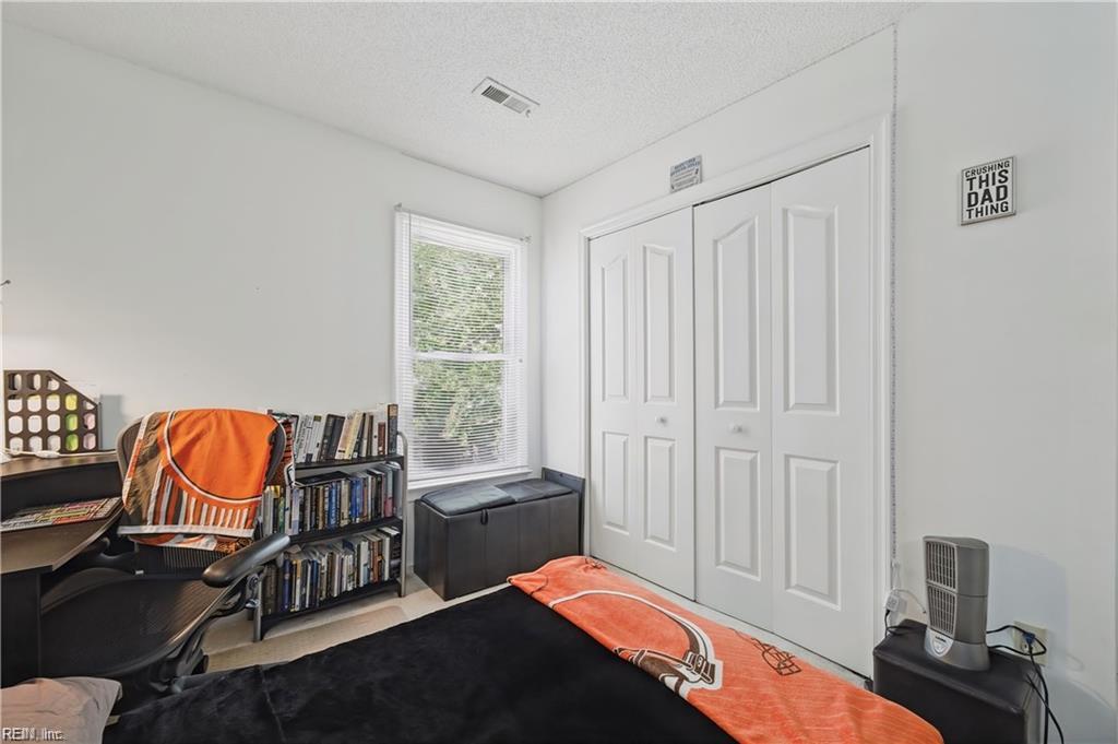 853 Yorkshire Ln Property Photo 24