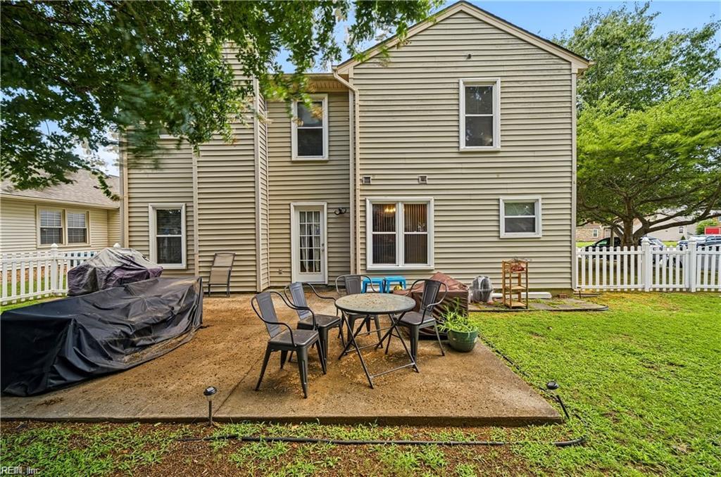 853 Yorkshire Ln Property Photo 25