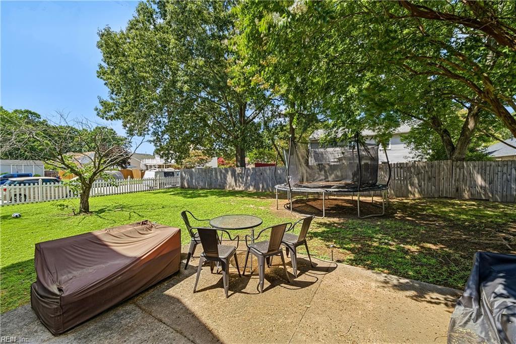 853 Yorkshire Ln Property Photo 27