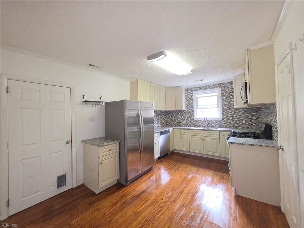 5914 Potomac Ave Property Photo 2