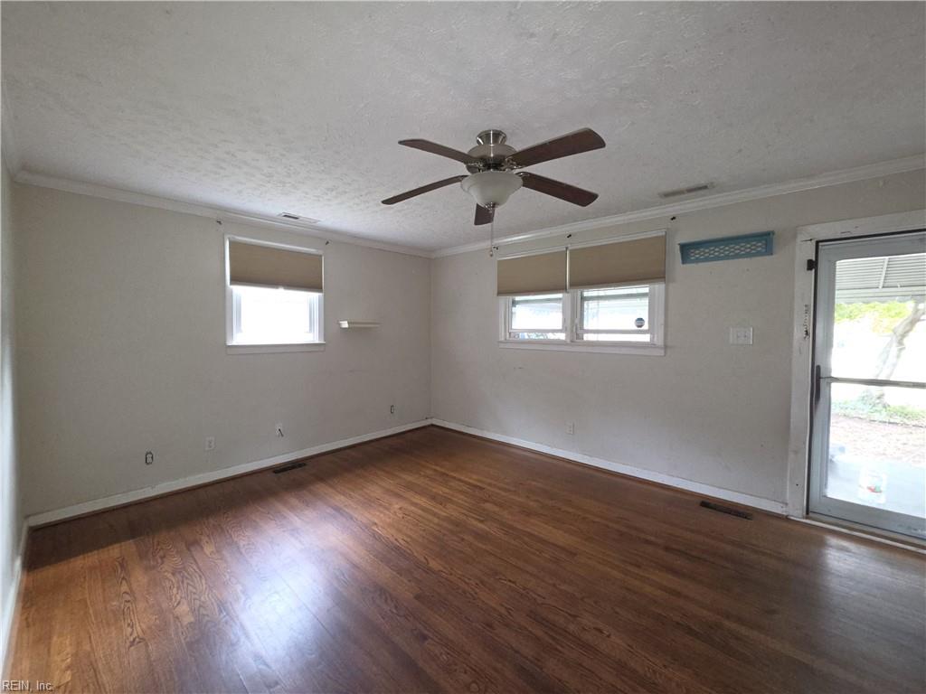 5914 Potomac Ave Property Photo 3