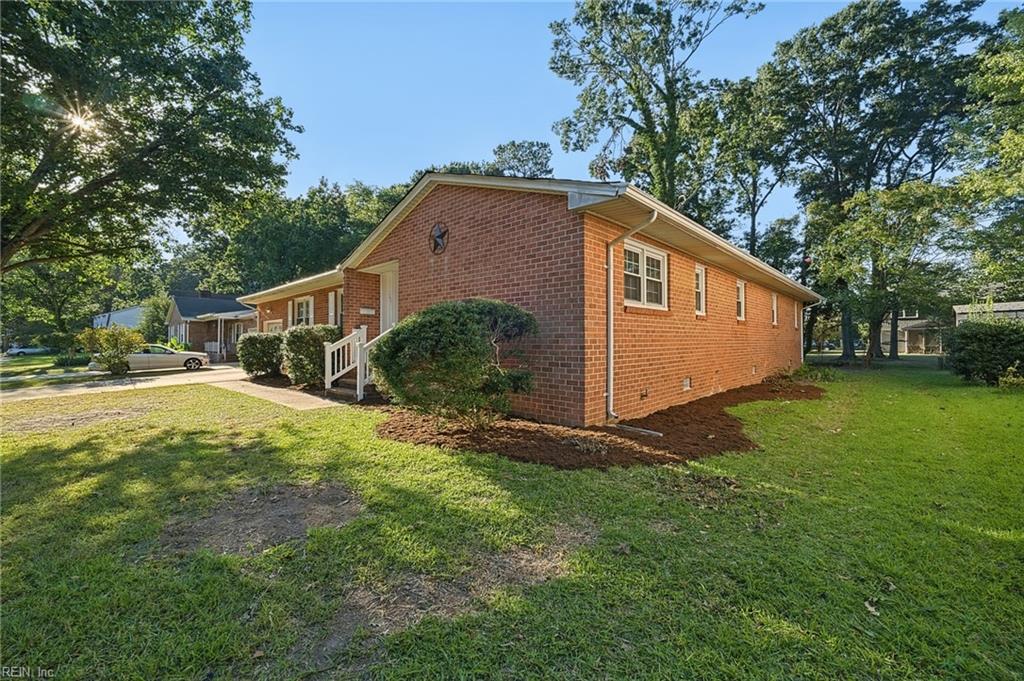 1057 Clipper Dr Property Photo 2