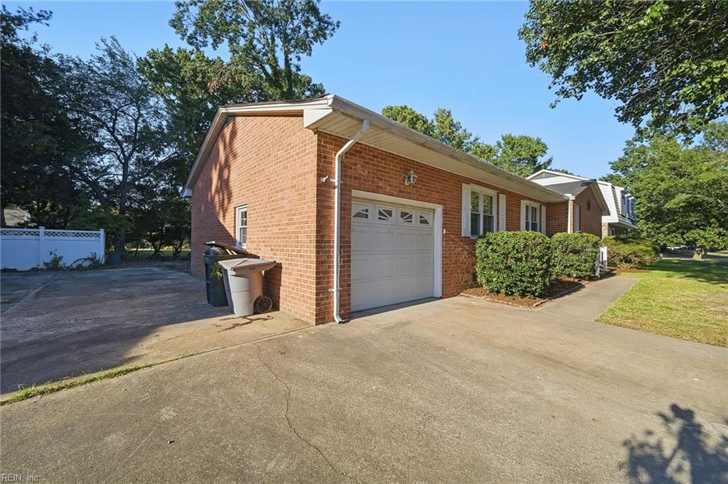 1057 Clipper Dr Property Photo 3
