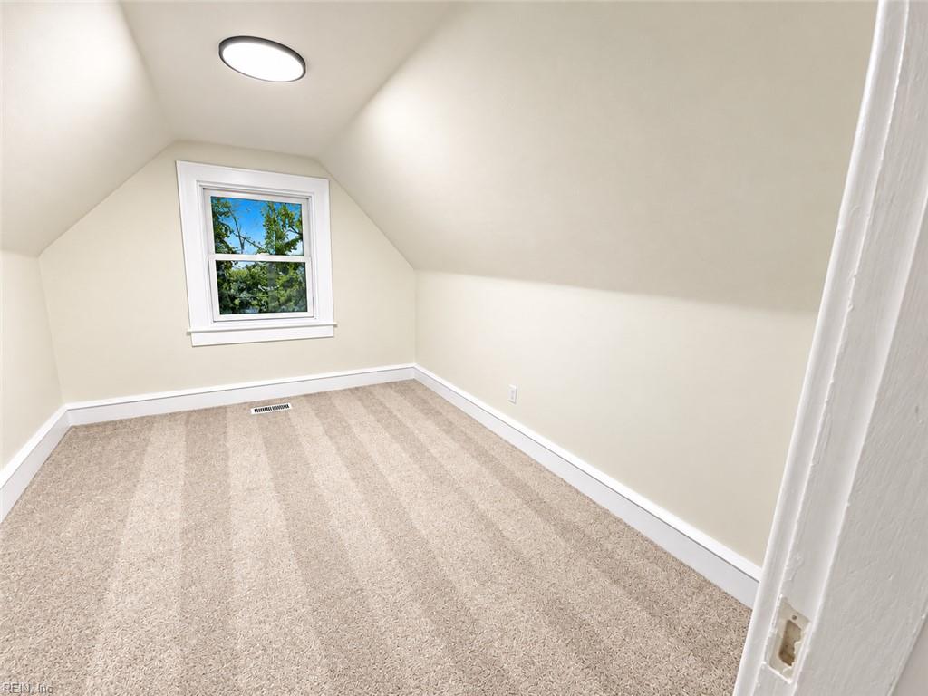 110 Hull St Property Photo 28