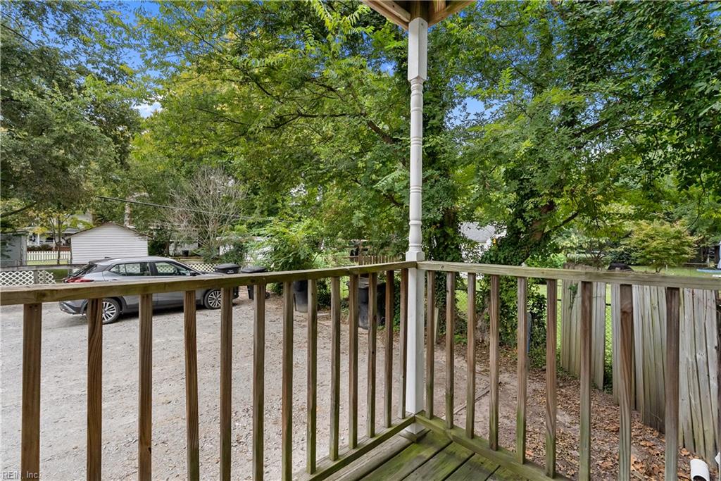 454 Florida Ave Property Photo 6