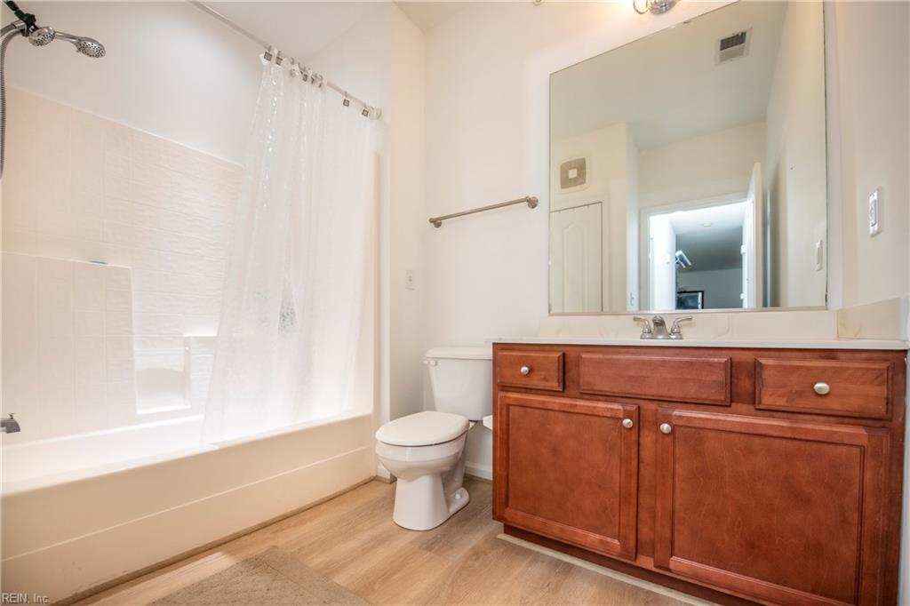 932 Southmoor Dr Property Photo 22