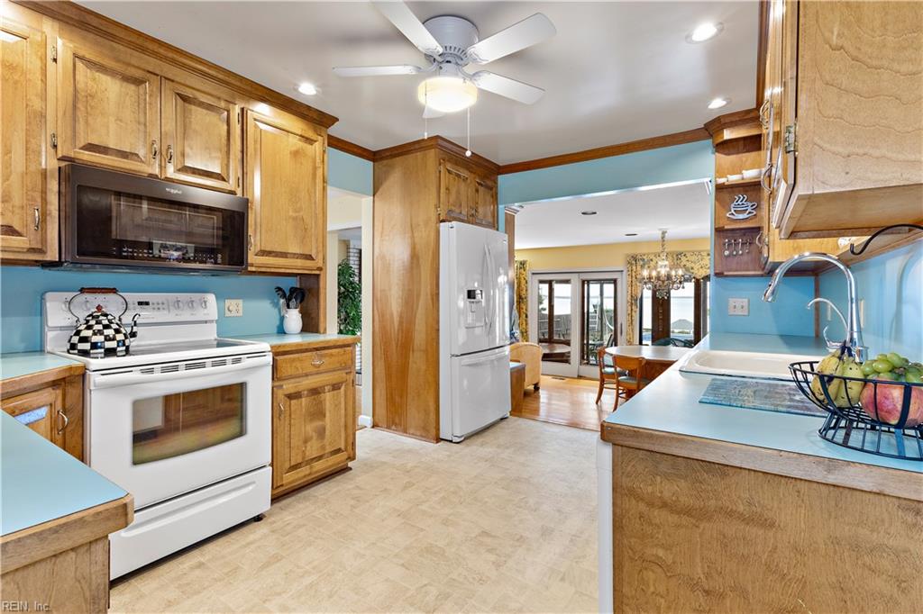 9707 River Rd Property Photo 17