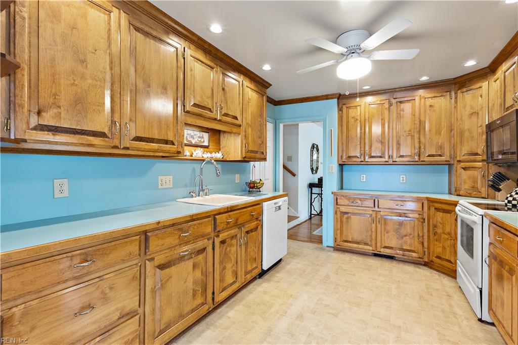 9707 River Rd Property Photo 18