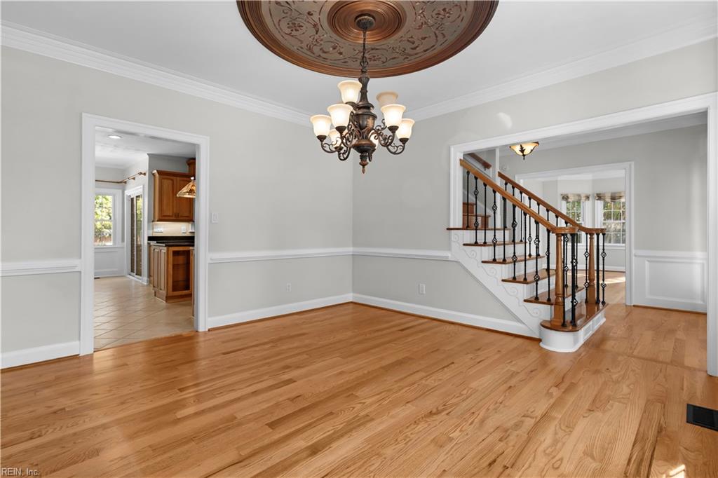 817 Maple Forest Ct Property Photo 4