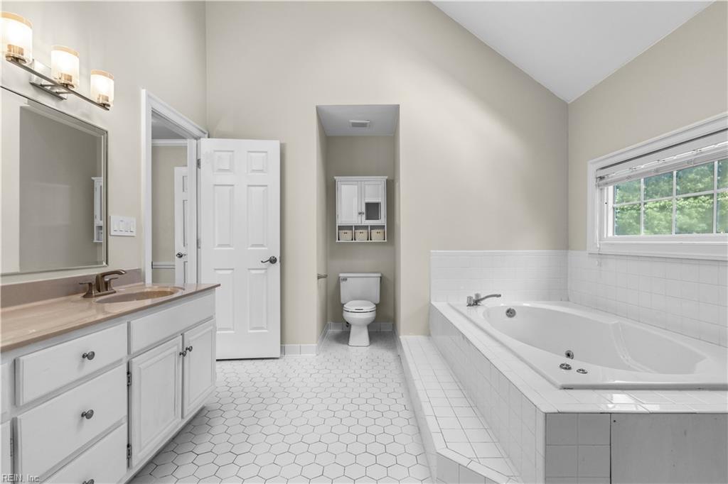 817 Maple Forest Ct Property Photo 41