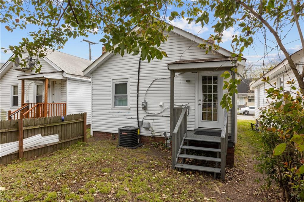 853 21st St Property Photo 17