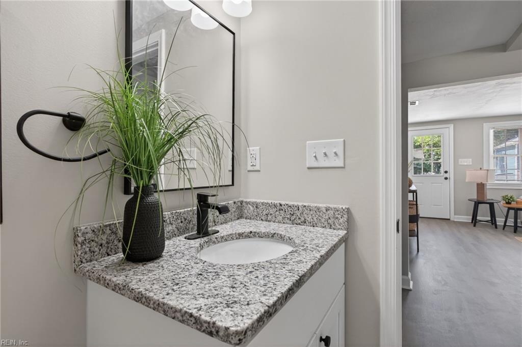 4506 John St Property Photo 12