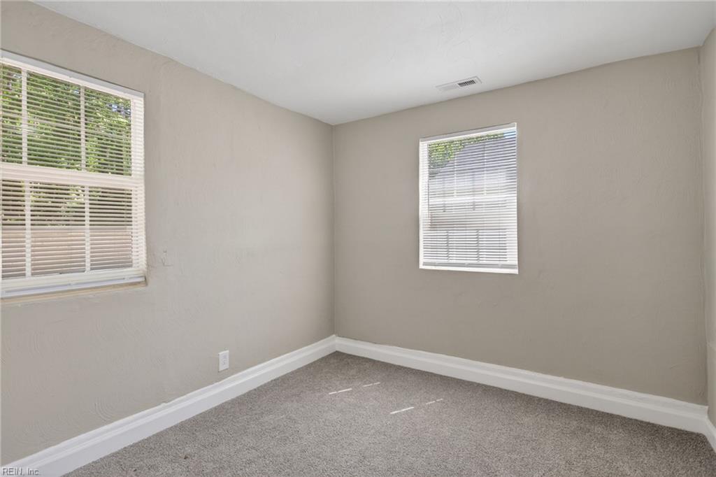 4506 John St Property Photo 18