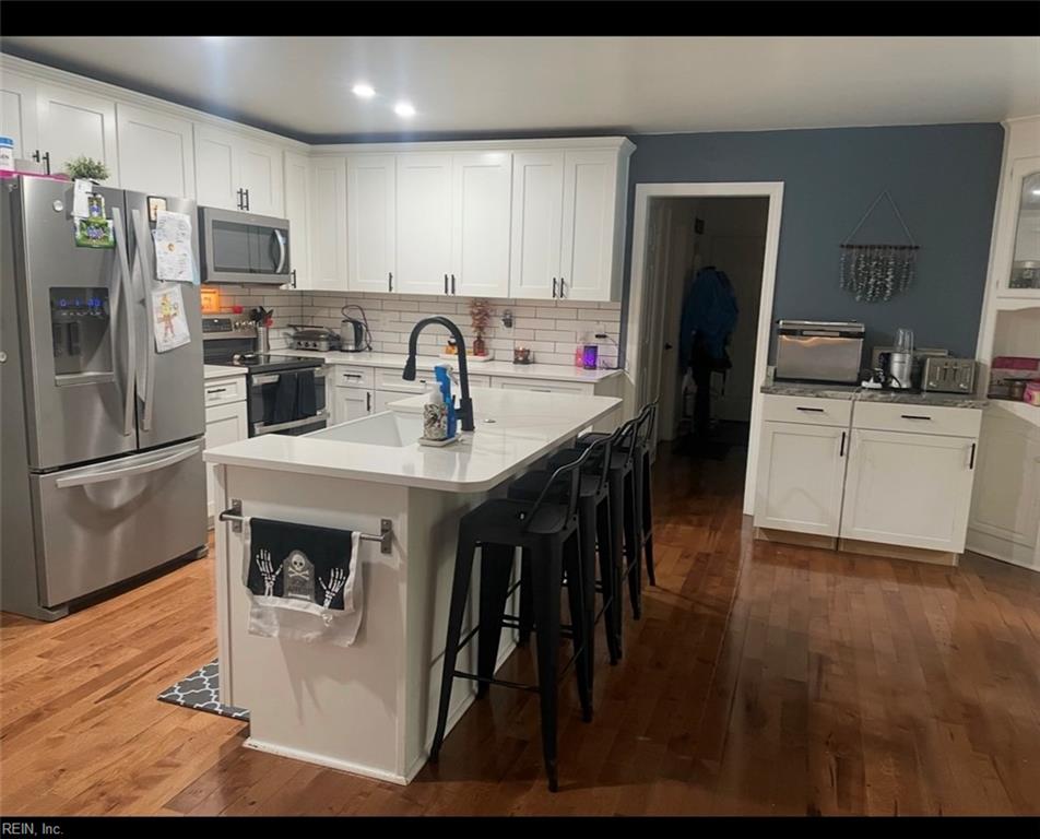 956 Timberlake Dr Property Photo 2