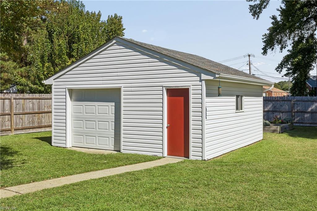 703 Sedgefield Dr Property Photo 32