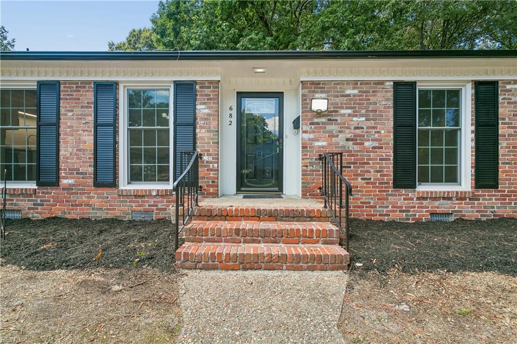 682 Village Green Pw Property Photo 4