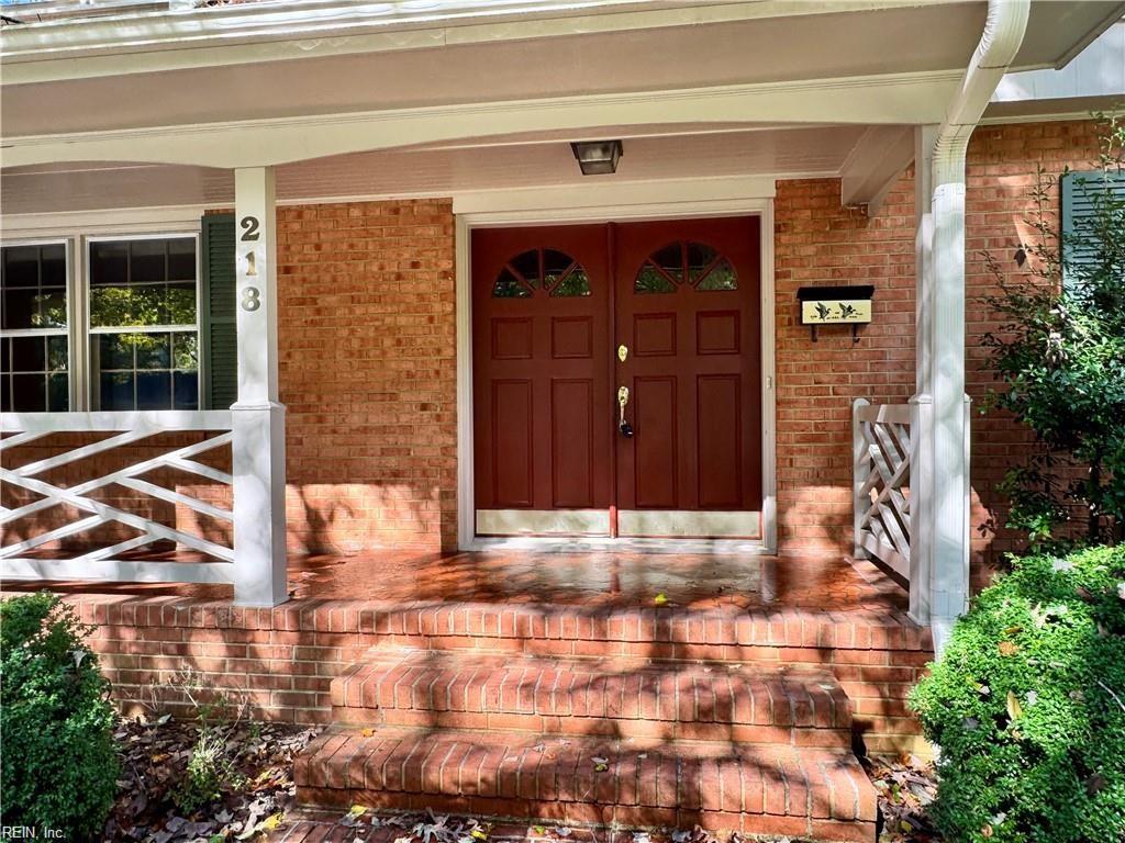 218 Crittenden Ln Property Photo 11