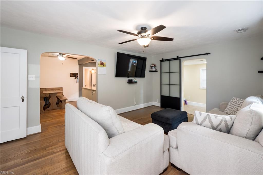 2608 Bapaume Ave Property Photo 6