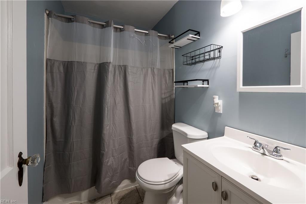 2608 Bapaume Ave Property Photo 12