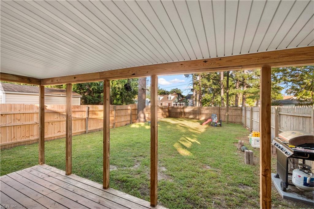 2608 Bapaume Ave Property Photo 17