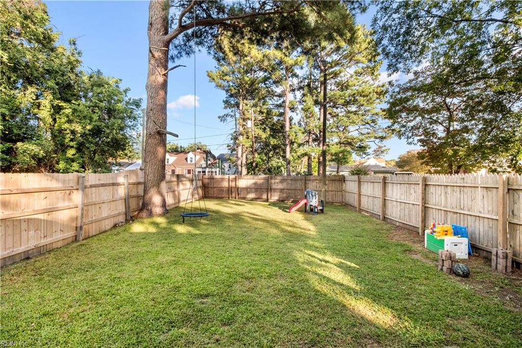2608 Bapaume Ave Property Photo 18