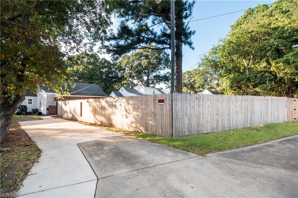 2608 Bapaume Ave Property Photo 19
