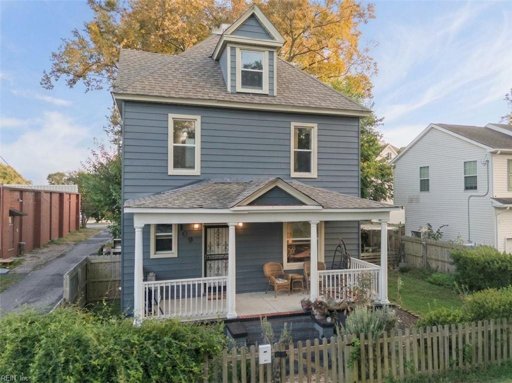 109 W 36th St Property Photo 1