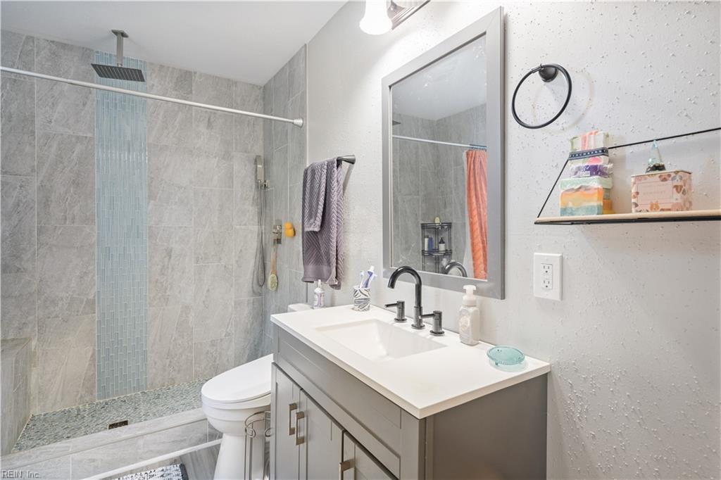 109 W 36th St Property Photo 19
